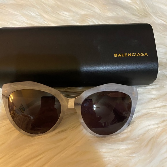 Balenciaga sun glasses - Picture 1 of 4